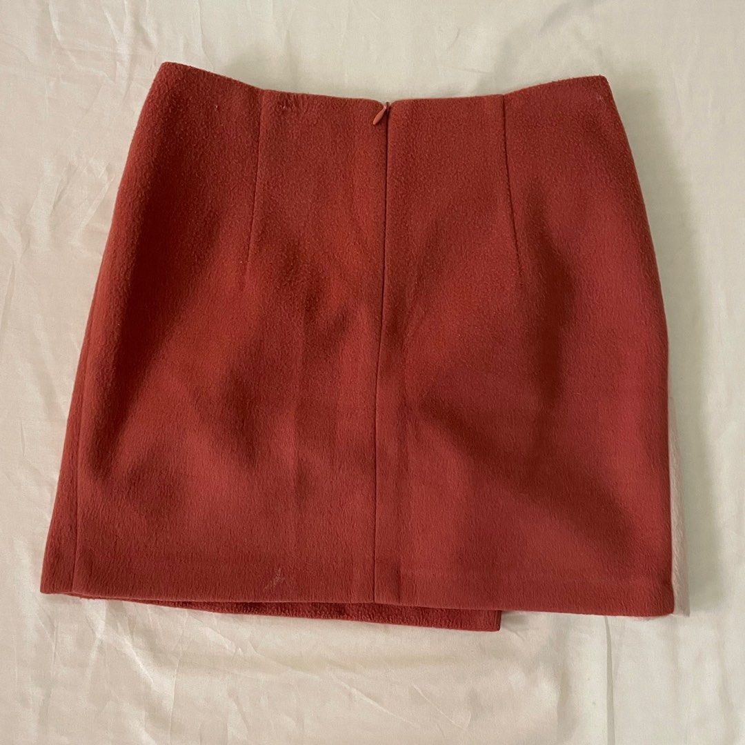 Two-toned Felt Vintage Skirt (Category: Skirts) located in Mandaluyong City. Submitted by mikeylestrange (Listing ID 1350962031, Image 2). Description: Fits S-M.