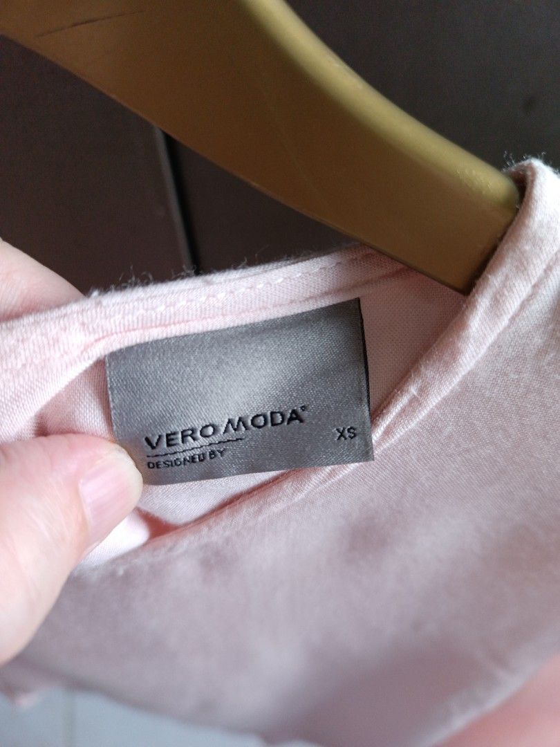 Vero Moda peach long sleeves blouse (Category: Longsleeves) located in Makati City. Submitted by inxsstuff (Listing ID 1350964142, Image 3). Description: Vero Moda Peach long sleeves blouse Good condition, well-used Size XS Payment via Gcash or BPI transfer..