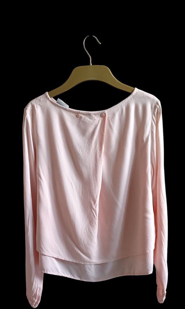 Vero Moda peach long sleeves blouse (Category: Longsleeves) located in Makati City. Submitted by inxsstuff (Listing ID 1350964142, Image 2). Description: Vero Moda Peach long sleeves blouse Good condition, well-used Size XS Payment via Gcash or BPI transfer..