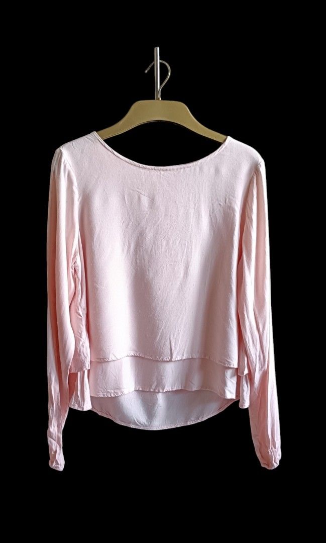 Vero Moda peach long sleeves blouse (Category: Longsleeves) located in Makati City. Submitted by inxsstuff (Listing ID 1350964142, Image 1). Description: Vero Moda Peach long sleeves blouse Good condition, well-used Size XS Payment via Gcash or BPI transfer..