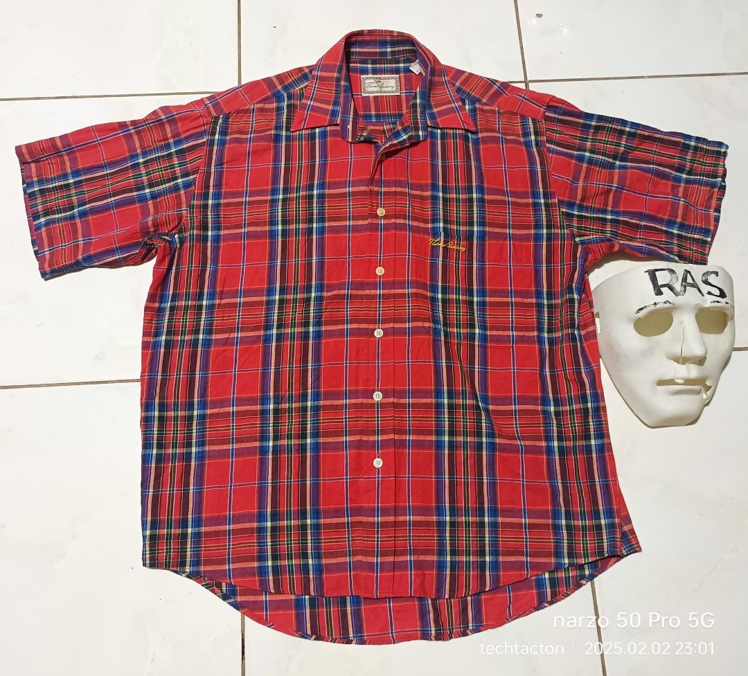 vintage Thomas Burberry (Category: Formal Shirts) located in Santo Tomas. Submitted by pickers_corner (Listing ID 1350904948, Image 1). Description: vintage Button Down size Us Small dime 24x28 deadstock condition price .