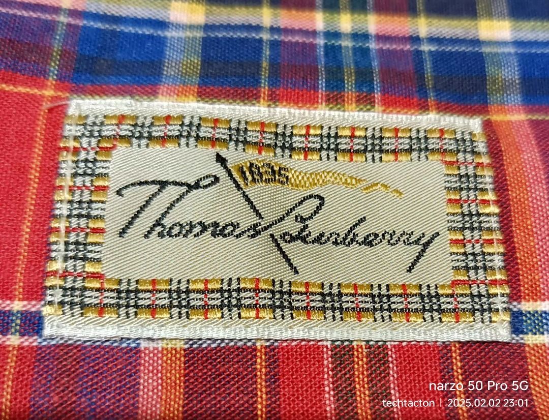 vintage Thomas Burberry (Category: Formal Shirts) located in Santo Tomas. Submitted by pickers_corner (Listing ID 1350904948, Image 2). Description: vintage Button Down size Us Small dime 24x28 deadstock condition price .