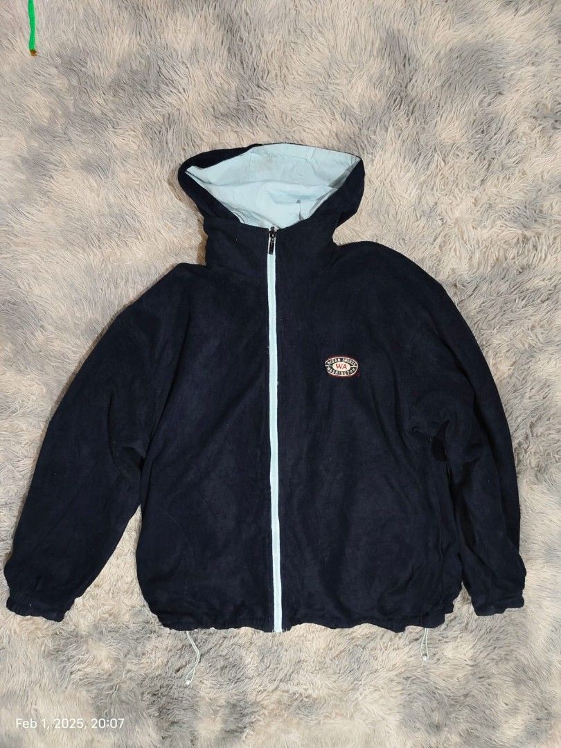 WA Ocean Shore Reversible Windbreaker (Category: Coats, Jackets and Outerwear) located in Cavite. Submitted by trendyblendclothing (Listing ID 1350932936, Image 2). Description: Dimes: L-28 W-25 Reversible Hoodie Windbreaker.
