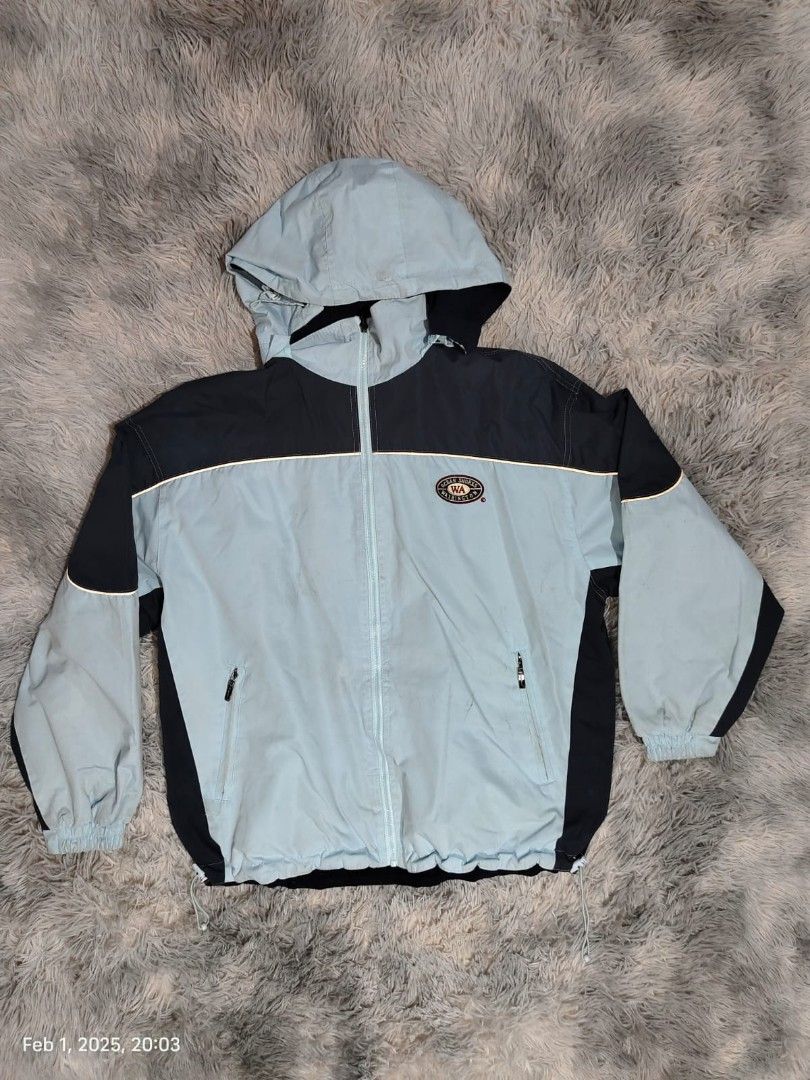 WA Ocean Shore Reversible Windbreaker (Category: Coats, Jackets and Outerwear) located in Cavite. Submitted by trendyblendclothing (Listing ID 1350932936, Image 1). Description: Dimes: L-28 W-25 Reversible Hoodie Windbreaker.