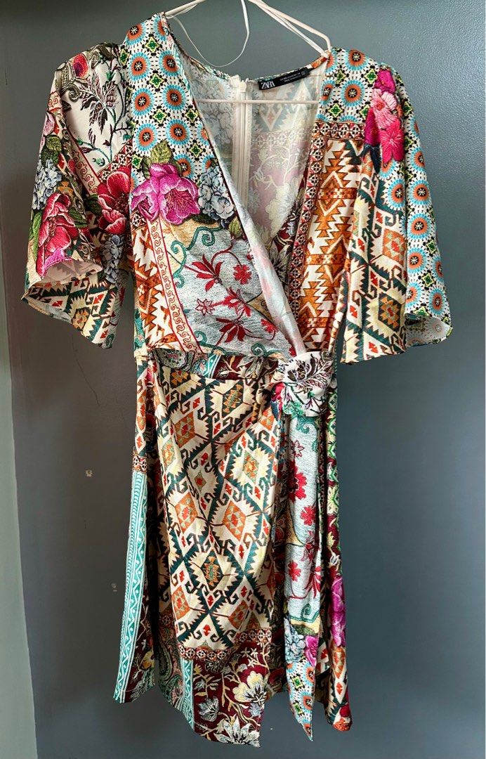 Zara wrap patchwork mini dress (Category: Dresses) located in Quezon City. Submitted by tan__k (Listing ID 1350911897, Image 2). Description: 👌 authentic size XS used once. no flaws very beautiful when worn! Chest 15.3 Waist 13.4 Hip 17.3.