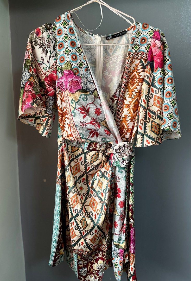 Zara wrap patchwork mini dress (Category: Dresses) located in Quezon City. Submitted by tan__k (Listing ID 1350911897, Image 3). Description: 👌 authentic size XS used once. no flaws very beautiful when worn! Chest 15.3 Waist 13.4 Hip 17.3.