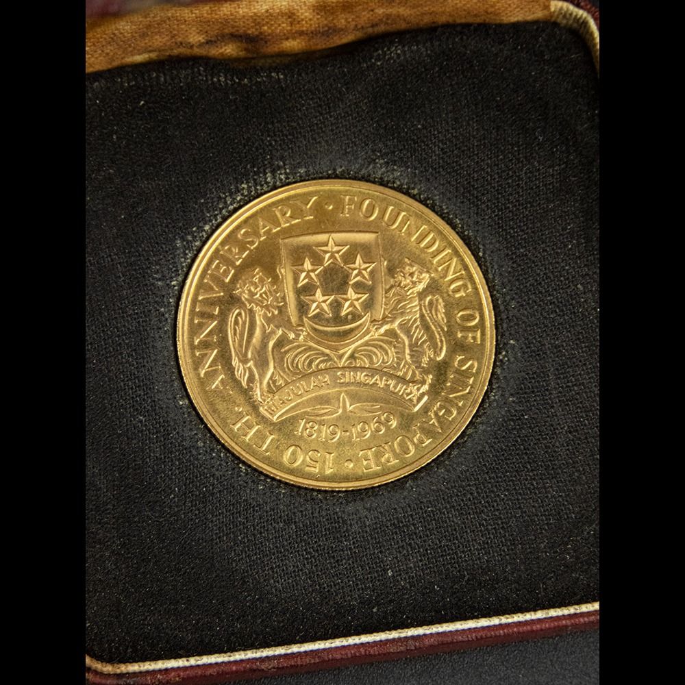1969 新加坡建國150週年金幣150新加坡元Singapore 150th 紀念金幣, 書籍、休閒與玩具, 收藏、紀念品, 錢幣、紙鈔在旋轉拍賣
