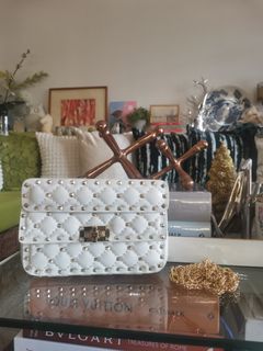 (Category: ) located in . Submitted by luxehuntsmla.bymari (Listing ID 1351136289, Image 1). Description: .