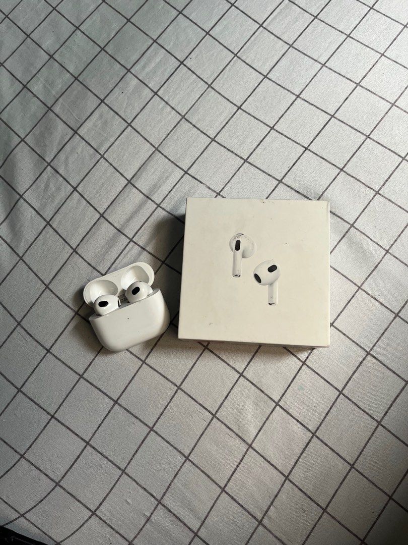 AirPods Gen 3 with MagSafe Charging case (Category: Earphones) located in Las Pinas. Submitted by grm02 (Listing ID 1351085587, Image 1). Description: No issues, just sign of usage Battery is still superb AirPods 3rd generation with MagSafe charging case Box, Manuals & AirPods itself only. No charging cable included .