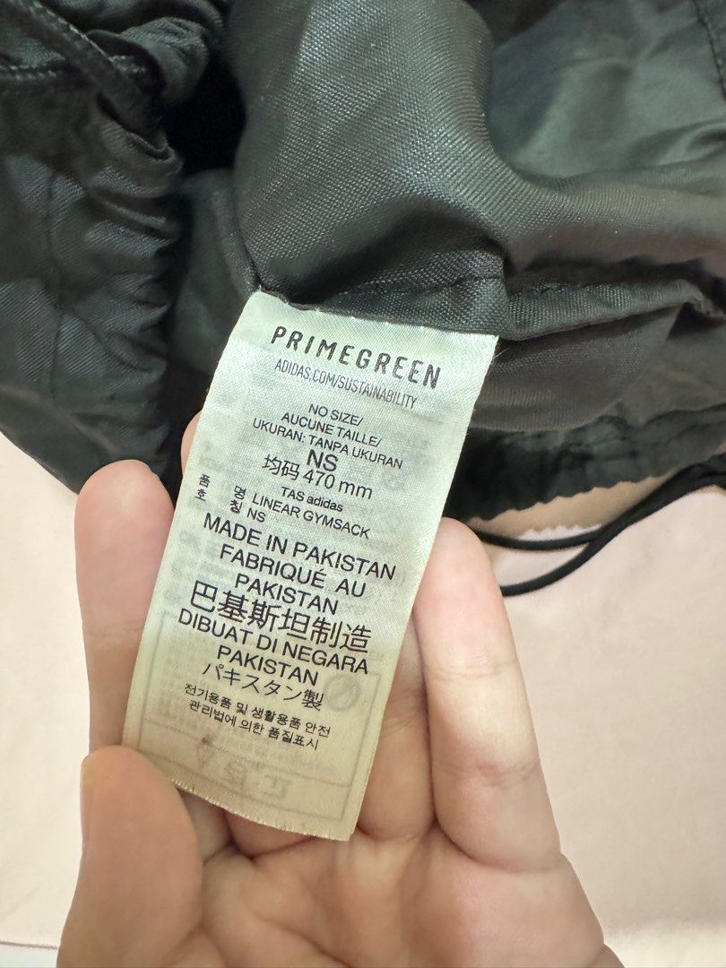 Authentic Adidas Drawstring Bag (Category: Backpacks) located in Villasis. Submitted by thriftbyashi (Listing ID 1351216031, Image 2). Description: AUTHENTIC! Rfs: Tambak lang .