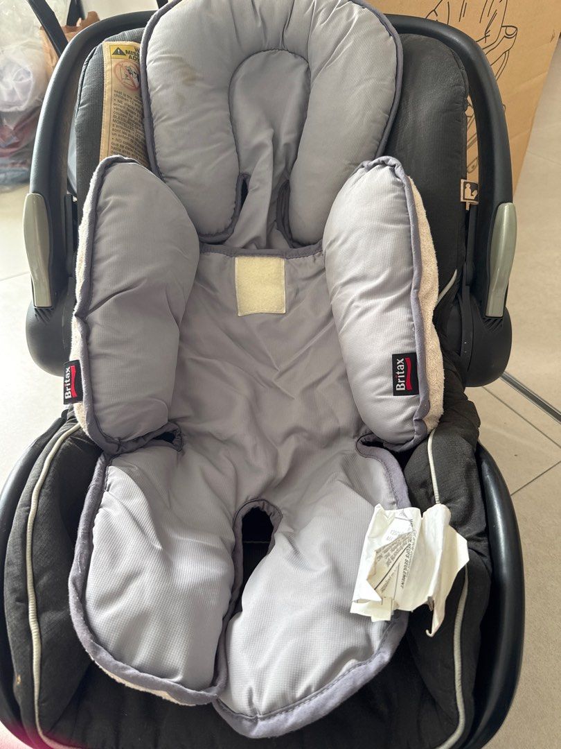 Britax Car Seat (Category: Car Seats) located in Quezon City. Submitted by lgc27 (Listing ID 1351095970, Image 2). Description: Comes with Britax pillow Best for newborns.