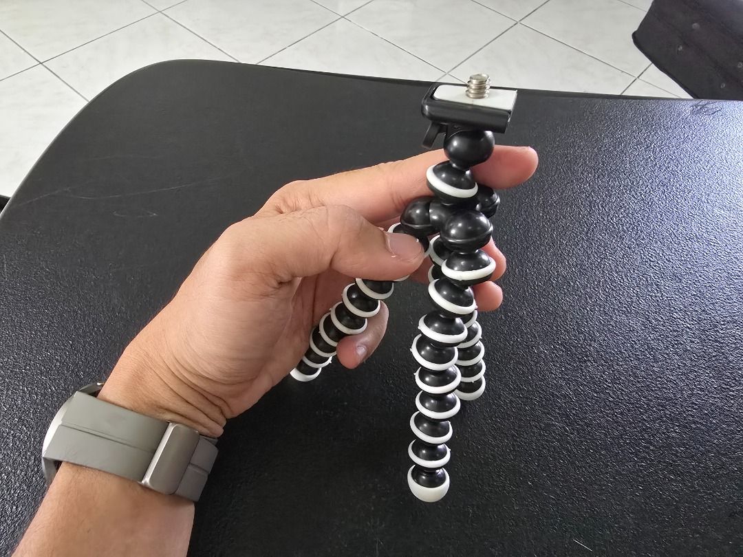 Camera Tripod (Category: Tripods & Monopods) located in Las Pinas. Submitted by neilmarion (Listing ID 1351116290, Image 1). Description: Camera Tripod RFS: Not needed. Decluttering..