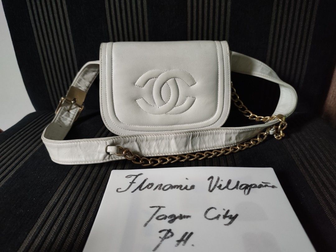 Chanel mini beltbag (Category: Luxury Bags & Wallets) located in Tagum. Submitted by janmarion049706 (Listing ID 1351166279, Image 1). Description: parang vintage mini size with sign of use matibay pa.