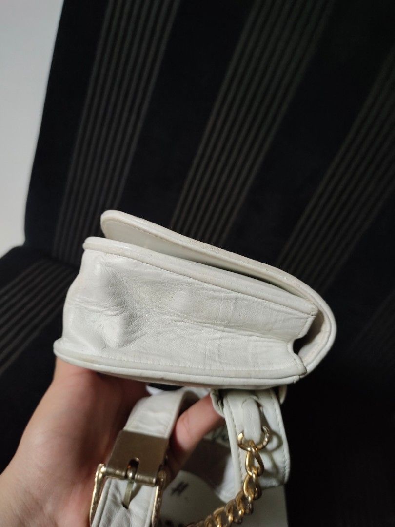 Chanel mini beltbag (Category: Luxury Bags & Wallets) located in Tagum. Submitted by janmarion049706 (Listing ID 1351166279, Image 2). Description: parang vintage mini size with sign of use matibay pa.