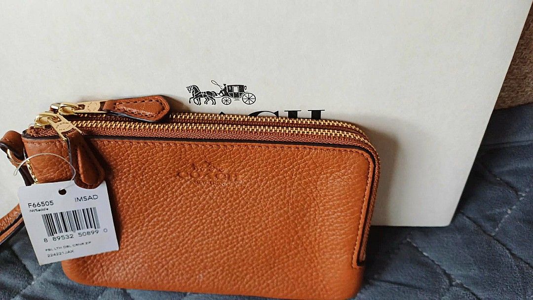 Coach - Double zip Wristlet (Category: Luxury Bags & Wallets) located in Las Pinas. Submitted by ajbash (Listing ID 1351087946, Image 3). Description: color: brown.