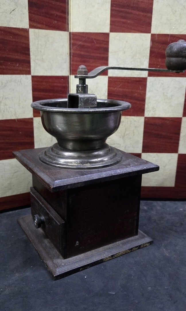 Coffee grinder (Category: Other Kitchenware & Tableware) located in Caloocan City. Submitted by thegreat. (Listing ID 1351135080, Image 1). Description: magandang kahoy nawala yun tatak no defect gagamiting nalang.