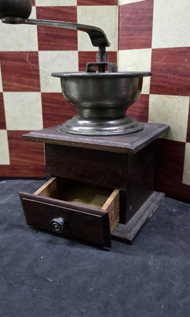 Coffee grinder (Category: Other Kitchenware & Tableware) located in Caloocan City. Submitted by thegreat. (Listing ID 1351135080, Image 2). Description: magandang kahoy nawala yun tatak no defect gagamiting nalang.