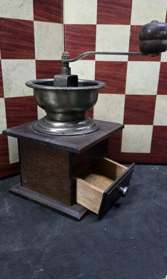 Coffee grinder (Category: Other Kitchenware & Tableware) located in Caloocan City. Submitted by thegreat. (Listing ID 1351135080, Image 3). Description: magandang kahoy nawala yun tatak no defect gagamiting nalang.
