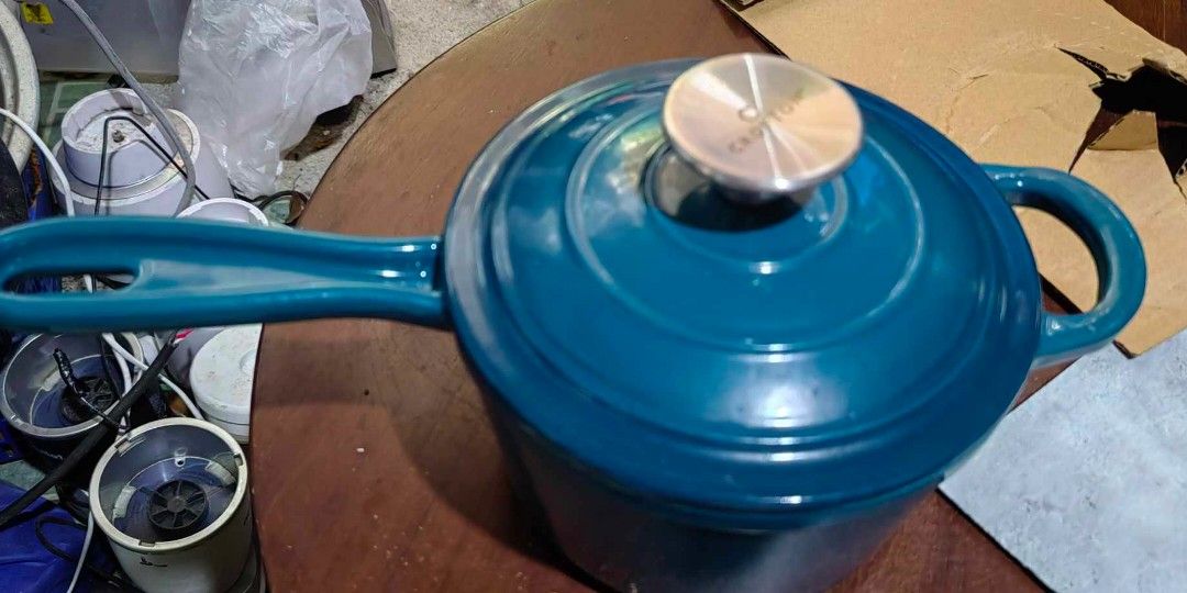 Croftin 1.5L Cast Iron Sauce Pan (Category: Cookware & Accessories) located in Taytay. Submitted by mikz_1303 (Listing ID 1351097850, Image 2). Description: Croftin 1.5L Cast Iron Sauce Pan New with box.