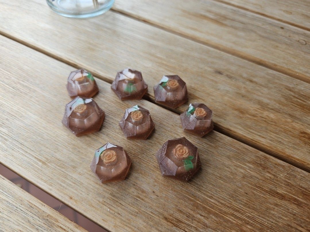 Custom guitar knobs (Brown rose) (Category: Musical Instruments) located in Singapore. Submitted by annabellekhooweien (Listing ID 1351077322, Image 1). Description: custom guitar knobs made by me. 6mm pot shaft 4 medium browns 4 large browns rose and leaves design UV fluorescent / glow meetup at woodlands or woodleigh area.