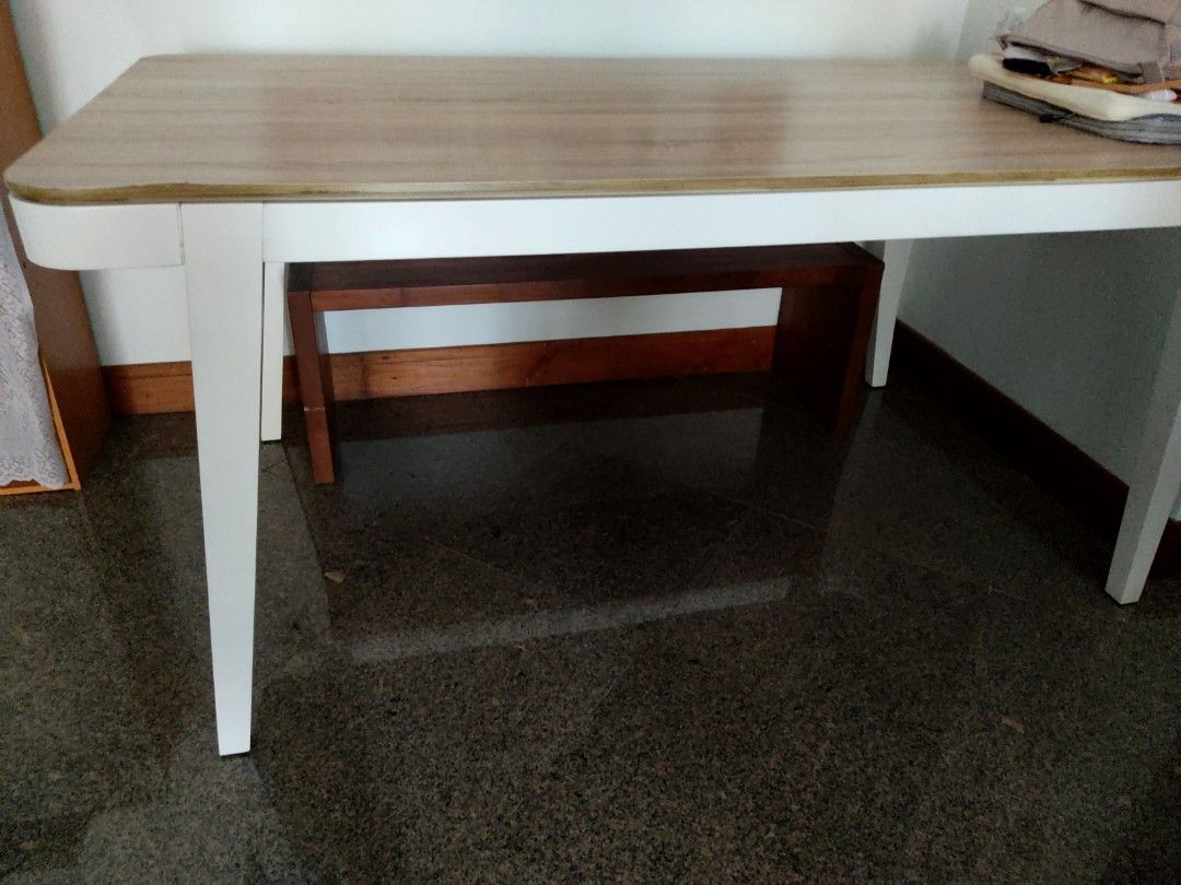 Dining Table (Category: Tables & Sets) located in Singapore. Submitted by rich8899 (Listing ID 1351080092, Image 1). Description: Beautiful table, self collection at Jurong west near lakeside MRT L168xW90xH77.5cm nego for fast deal.