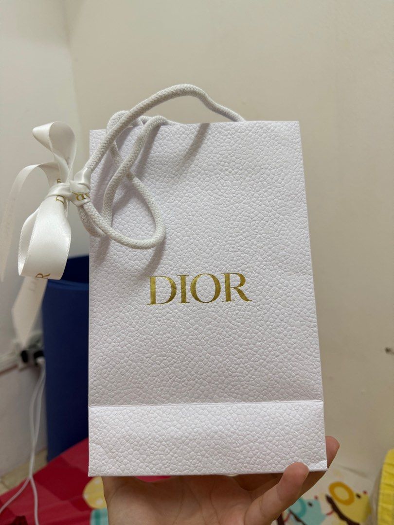 Dior (Category: Fragrance & Deodorants) located in Kuala Lumpur. Submitted by avocadololo (Listing ID 1351119021, Image 2). Description: Comes with gifts inside 1) 2 spray perfume trial 2) cleanser 5ml .