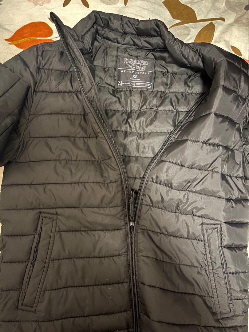 Down Jacket （分類：外套及戶外衣服）位於 Hong Kong。 由 beeeee18 提交（商品編號 1351217803，圖片 2）。簡介： Worn onced . The size is XS but can be fit to S .. 。