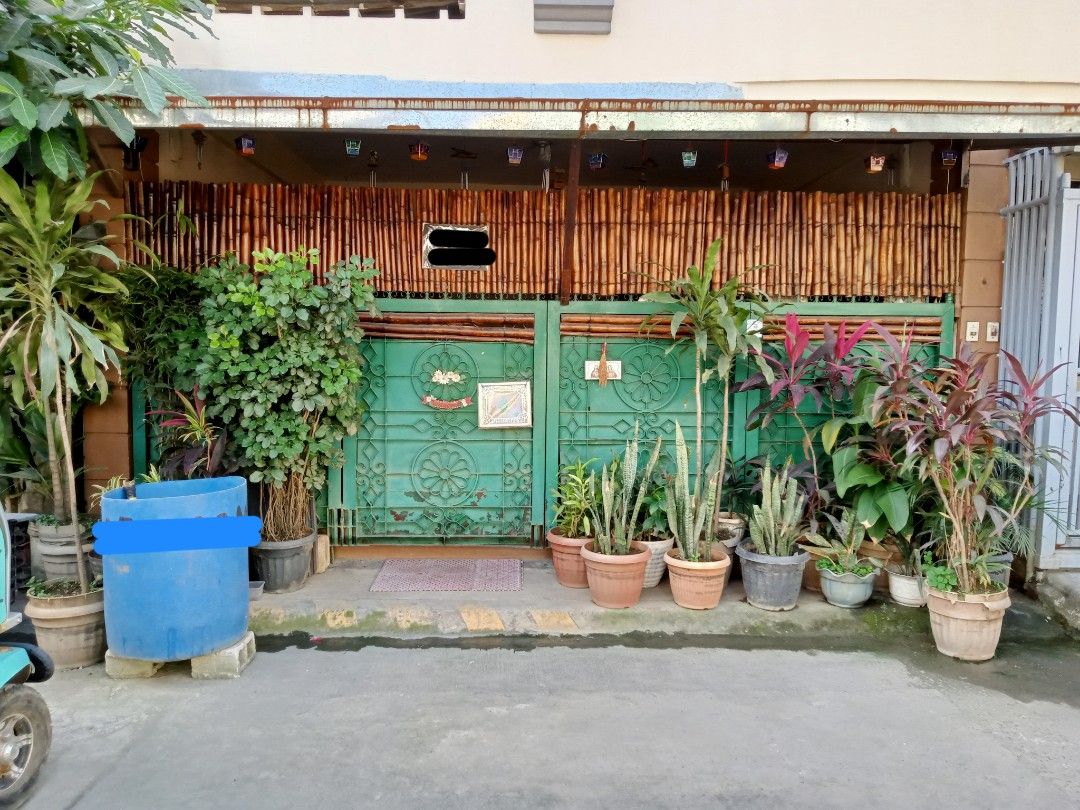 Duplex Townhouse in Cainta (Category: Townhouse) located in Cainta. Submitted by onhandmerchmanila (Listing ID 1351208672, Image 2). Description: Duplex Townhouse inside Village East, Cainta, Rizal. Near SM hypermarket, clean title, updated realty tax for year 2026. Direct buyers only. as is where is. ₱5M net price 60 sqm lot area / 110 sqm floor area 3 bedroom 2 bathroom attic for storage dinning & living area laundry area inside & outside kitch