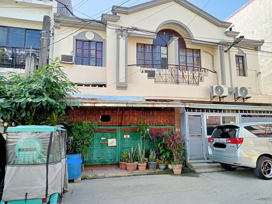 Duplex Townhouse in Cainta (Category: Townhouse) located in Cainta. Submitted by onhandmerchmanila (Listing ID 1351208672, Image 1). Description: Duplex Townhouse inside Village East, Cainta, Rizal. Near SM hypermarket, clean title, updated realty tax for year 2026. Direct buyers only. as is where is. ₱5M net price 60 sqm lot area / 110 sqm floor area 3 bedroom 2 bathroom attic for storage dinning & living area laundry area inside & outside kitch