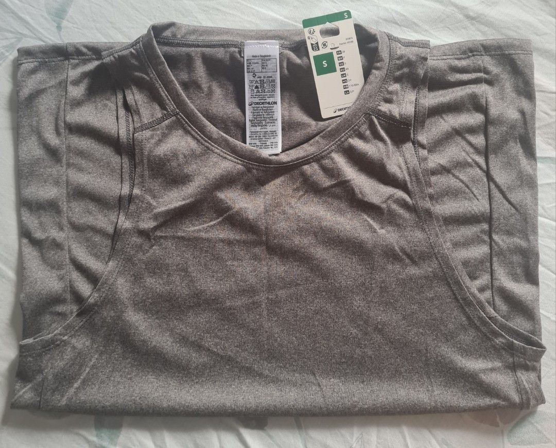Exercise singlet (Category: Activewear) located in Singapore. Submitted by benerdict (Listing ID 1351168897, Image 2). Description: Brand new with tags Bought this to work out in, but haven't gotten down to using it as I have many others Help me declutter my wardrobe No pets and non-smoking housing.