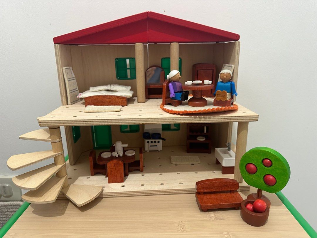 Woody Click Doll House (Category: Kids Toys) located in Pasig City. Submitted by ceedeevee (Listing ID 1349782053, Image 1). Description: EUC; Complete Can be built in different ways MOP: GCash, Maya .