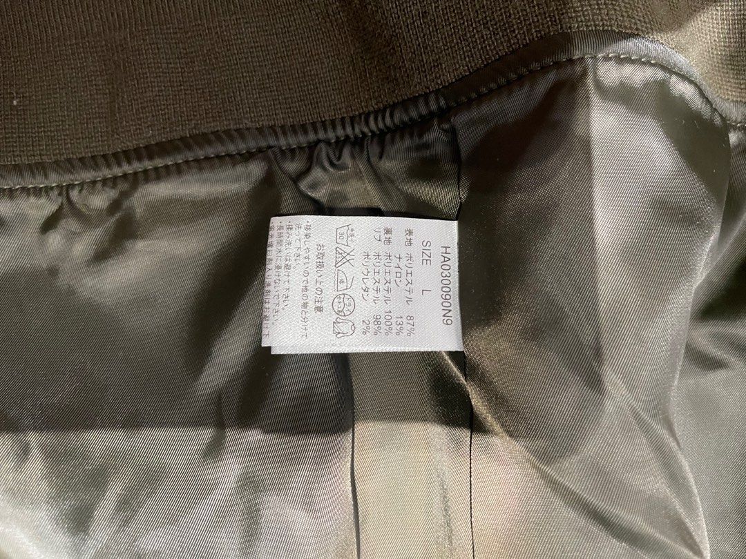 Hare Jacket （分類：外套及戶外衣服）位於 Hong Kong。 由 axb2aeh7rd 提交（商品編號 1351207576，圖片 5）。簡介： 胸: 54.5 cm 衣長: 67cm 順豐到付。