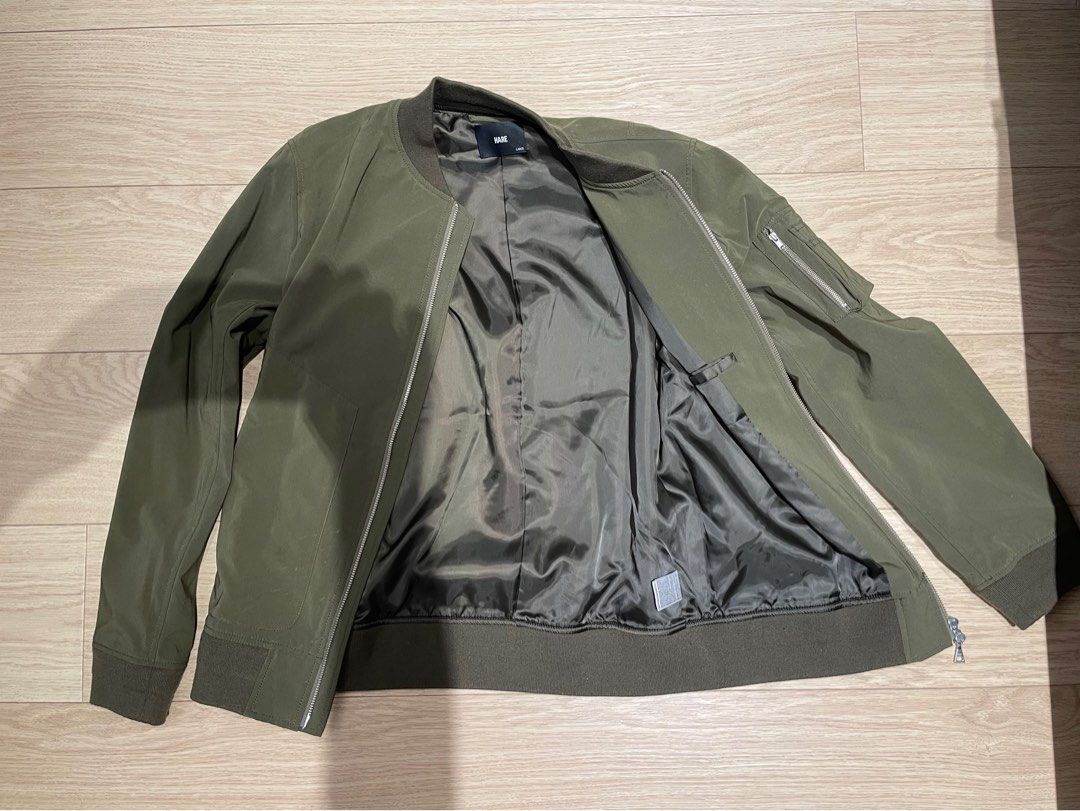 Hare Jacket （分類：外套及戶外衣服）位於 Hong Kong。 由 axb2aeh7rd 提交（商品編號 1351207576，圖片 3）。簡介： 胸: 54.5 cm 衣長: 67cm 順豐到付。