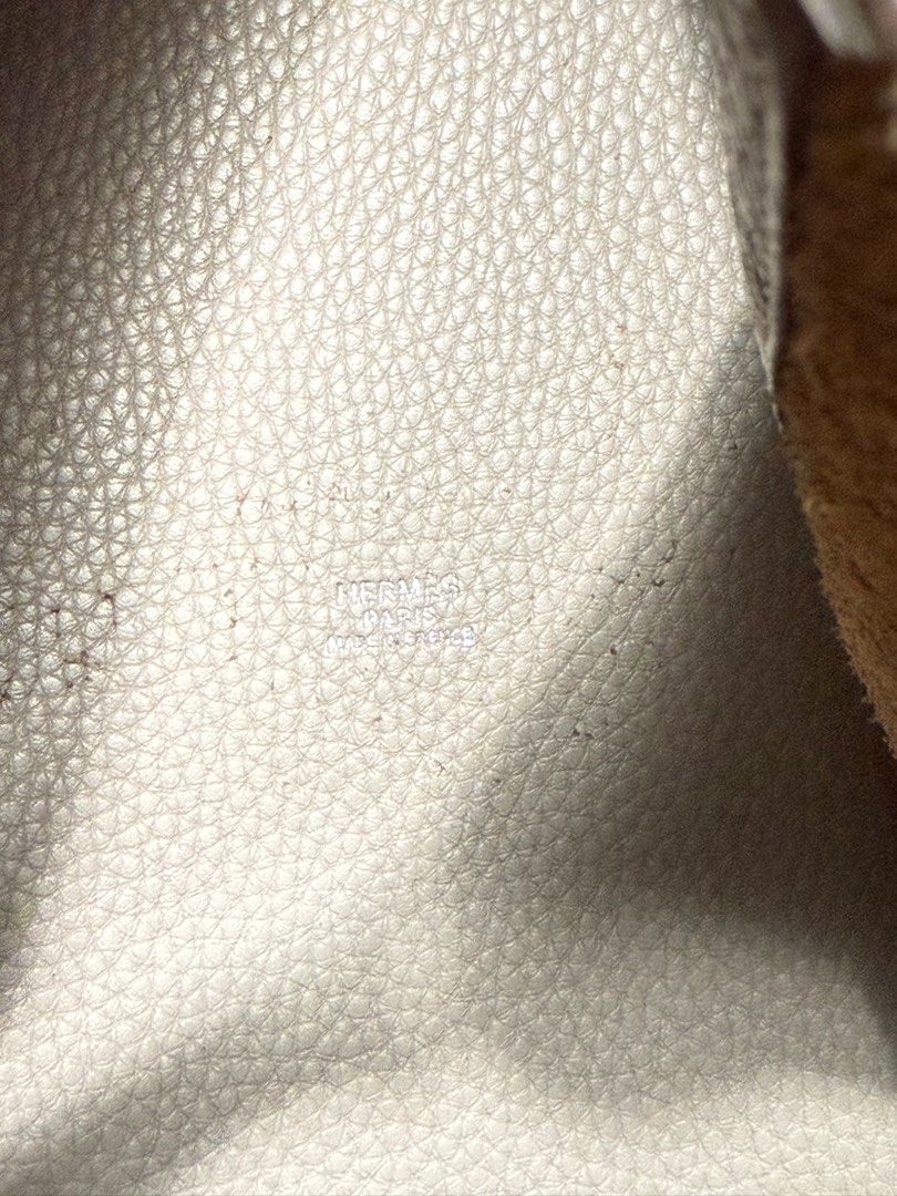 Hermes Picotin (Category: Luxury Bags & Wallets) located in Binalonan. Submitted by sheenaluxarchive (Listing ID 1351228855, Image 3). Description: Bought in hk box Rank ab+ Self authentication Missing keys No major flaws Medium size Sign of wear only.