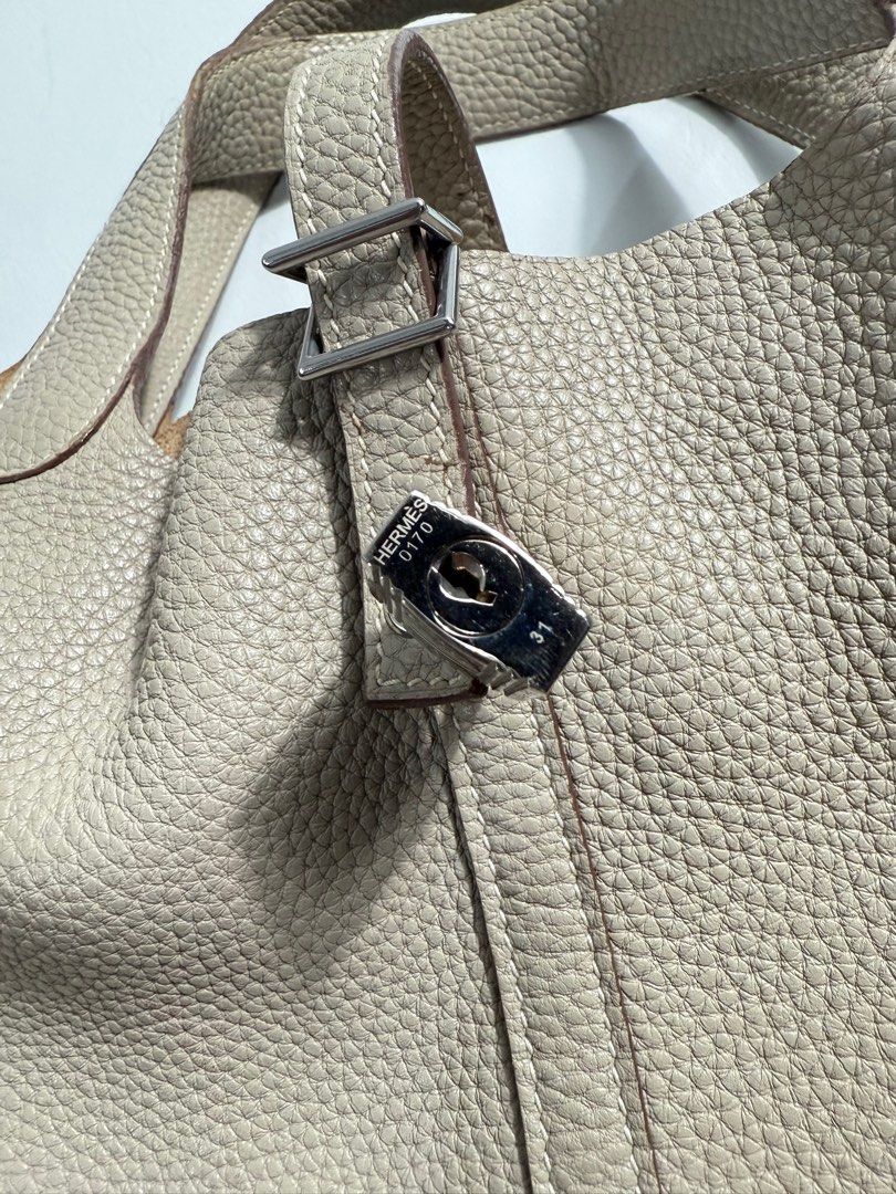 Hermes Picotin (Category: Luxury Bags & Wallets) located in Binalonan. Submitted by sheenaluxarchive (Listing ID 1351228855, Image 2). Description: Bought in hk box Rank ab+ Self authentication Missing keys No major flaws Medium size Sign of wear only.