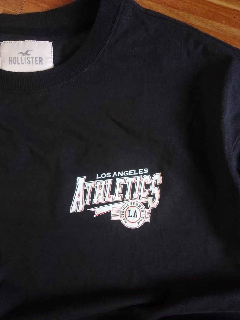 Hollister Shirt (Category: Tshirts & Polo Shirts ) located in Caloocan City. Submitted by caero2002 (Listing ID 1351141208, Image 2). Description: SIZE L NO ISSUE.