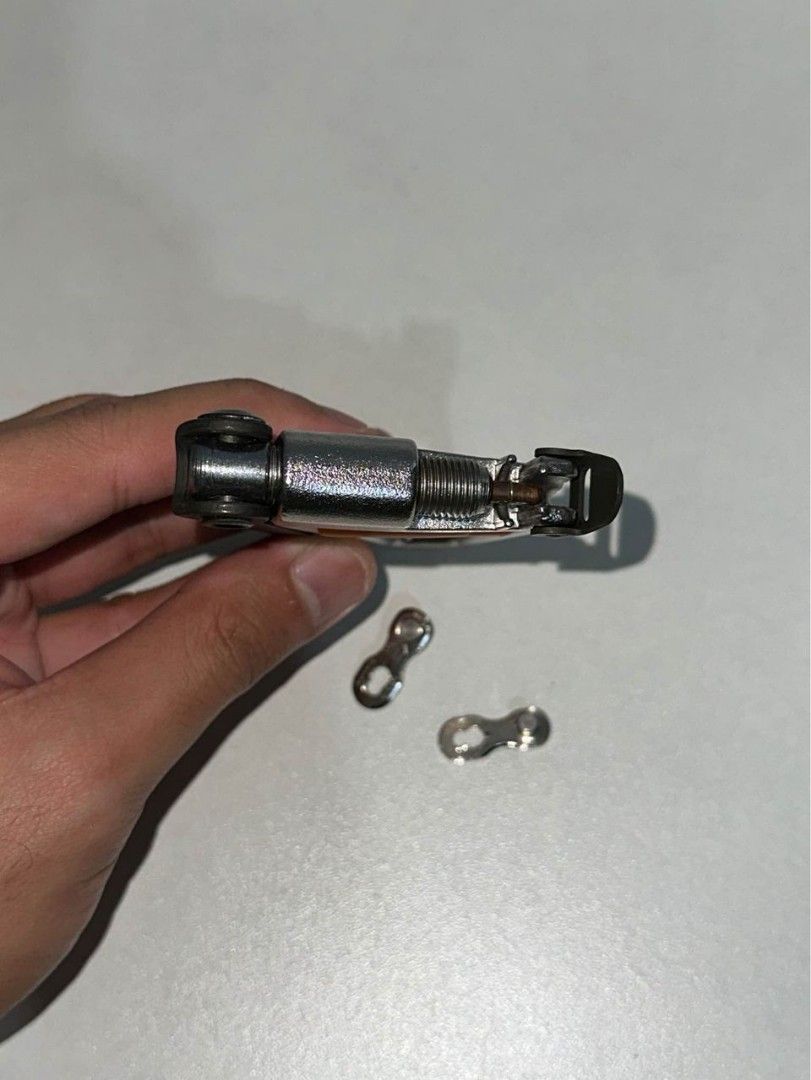 IceToolz 61M1 Portable Chain Tool (Category: Bicycles) located in Cavite. Submitted by janjan.cyclist (Listing ID 1351211753, Image 3). Description: Last Price: 600 (1.2k purchased price) Location: Bucandala 4, Imus Comes with a Shimano 11-speed quick link and FREE KMC Chain Checker No issues, almost new - 1 time lang nagamit Location: Bucandala 4, Imus RFS: Quit Cycling - For Shimano compatible HG/UG/IG chains - The thumb-lid isolates the finger