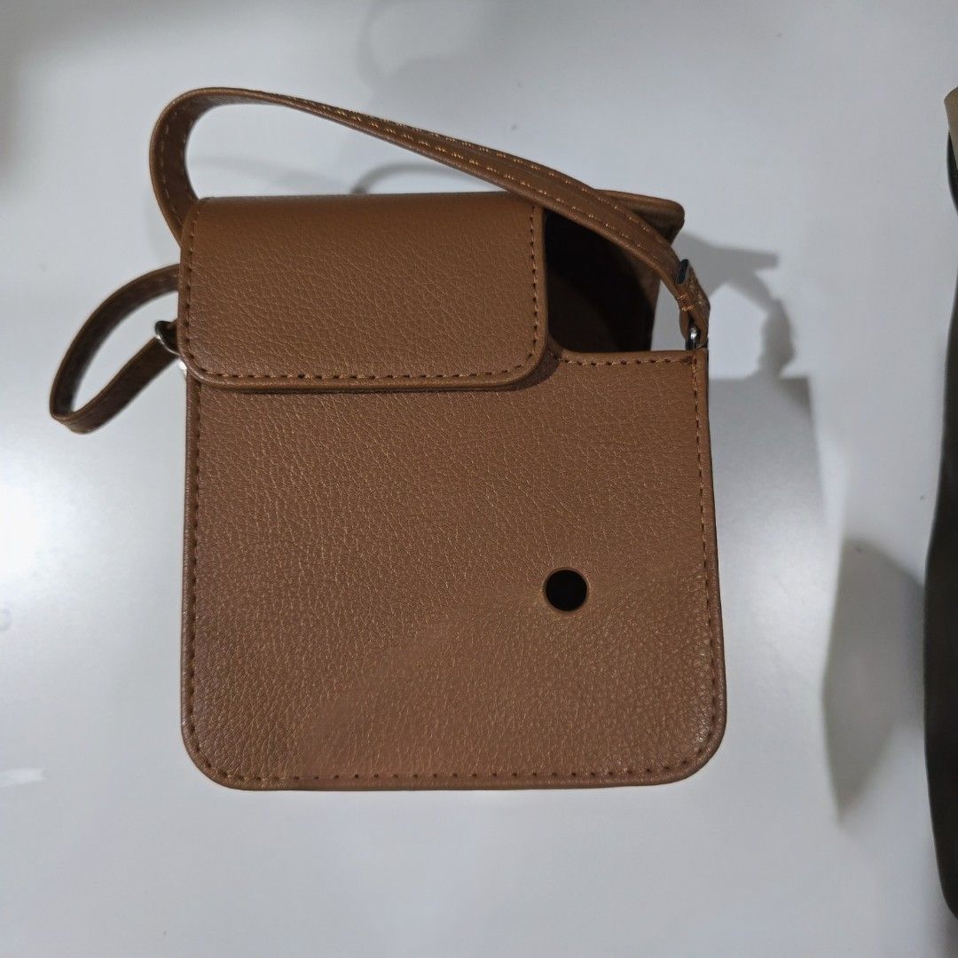 Instax Mini 40 Brown Leather Case (Category: Camera Bags & Carriers) located in Manila. Submitted by seriseristore (Listing ID 1351191990, Image 3). Description: RFS: wrong order.