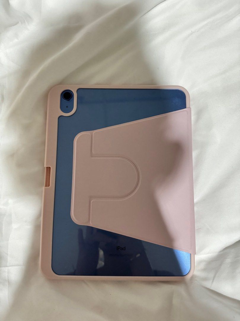 Ipad 10th Gen 64gb wifi only (Category: Laptops & Notebooks) located in Bacolod City. Submitted by usedbyc (Listing ID 1351109945, Image 2). Description: Ipad 10th Gen 64gb wifi only Less than 3 months old (within apple warranty) Complete with box and unused charger plus store invoice Php 18,000 only No issues and barely used.