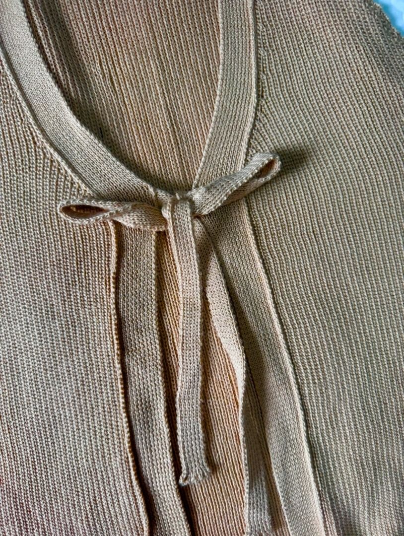 Khaki Knitted Tie Front Top (Category: Others Tops) located in Cainta. Submitted by pt______ (Listing ID 1351090560, Image 3). Description: Vest top. Open yung front nya, niriribbon lang. Loose fit for XS pero i like this look! Pero fits up to medium frames siguro depends on the look you're going for. DM me for more when worn pics :D.