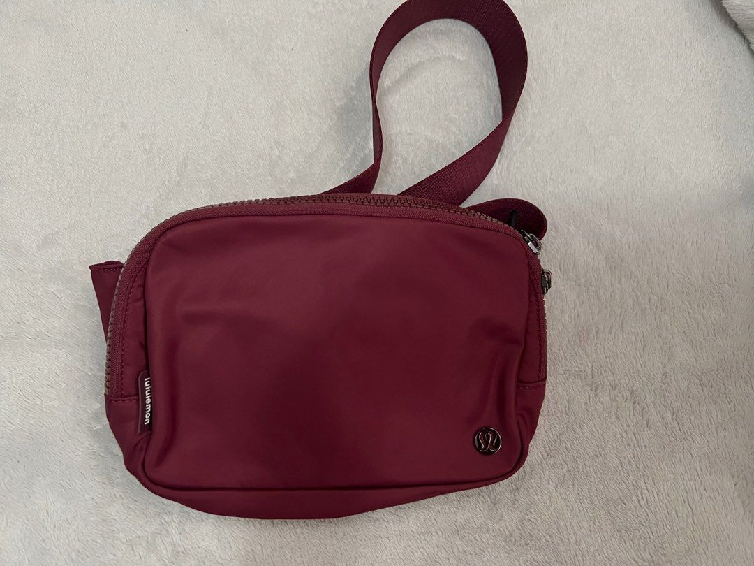 Lululemon Everywhere Belt Bag 2L (Category: Cross-body Bags) located in Rizal. Submitted by raine.1124 (Listing ID 1351122346, Image 1). Description: ▫️Lululemon Everywhere Belt Bag 2L ▫️Brand new with tag ▫️Color: Wineberry ▫️Comes with reusable ecobag ▫️Shipping fee excluded (grab or lalamove within MM only).