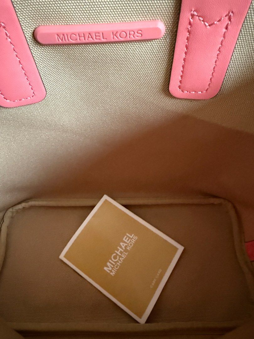 Michael Kors Jodie Small Tote bag (Category: Luxury Bags & Wallets) located in Manila. Submitted by gjion (Listing ID 1351077697, Image 3). Description: .