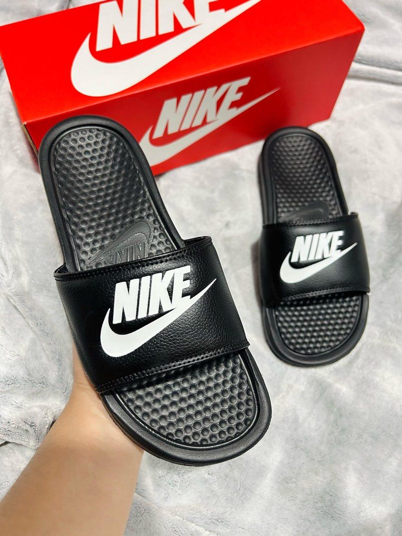 Nike benassi classic og slides (Category: Slippers & Slides) located in Carmona. Submitted by lylevizcarra (Listing ID 1351158675, Image 1). Description: brandnew authentic avail in all sizes, mens 7 8 9 10 11 12.