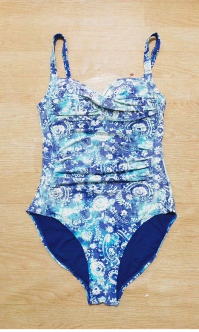 NIPTUCK Tummy Control Onepiece Large (Category: Bikinis & Swimsuits) located in Batangas. Submitted by ceejayc (Listing ID 1351199382, Image 1). Description: paded fit up to medium to large.