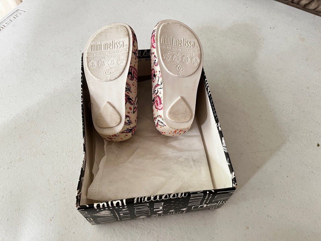Original Mini Melissa Ultragirl Theme White Size 6 (Category: Babies & Kids Fashion) located in Makati City. Submitted by kathereeen (Listing ID 1351118198, Image 2). Description: Original Mini Melissa Ultragirl Theme White Size 6 Excellent Used Condition. Mini Melissa Signature scent is still there..