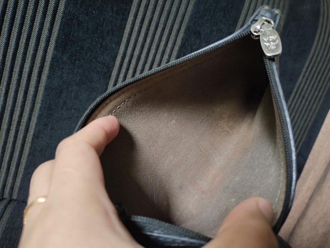 orig.mcm wristlet (Category: Luxury Bags & Wallets) located in Tagum. Submitted by luxbagelyas (Listing ID 1351176768, Image 2). Description: with sign of use tarnish sa hardware may dirt inside parang sa make up good condition.