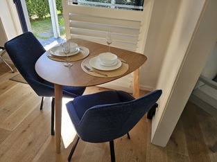 (Category: ) located in . Submitted by priceworthfurniture (Listing ID 1351093553, Image 1). Description: .