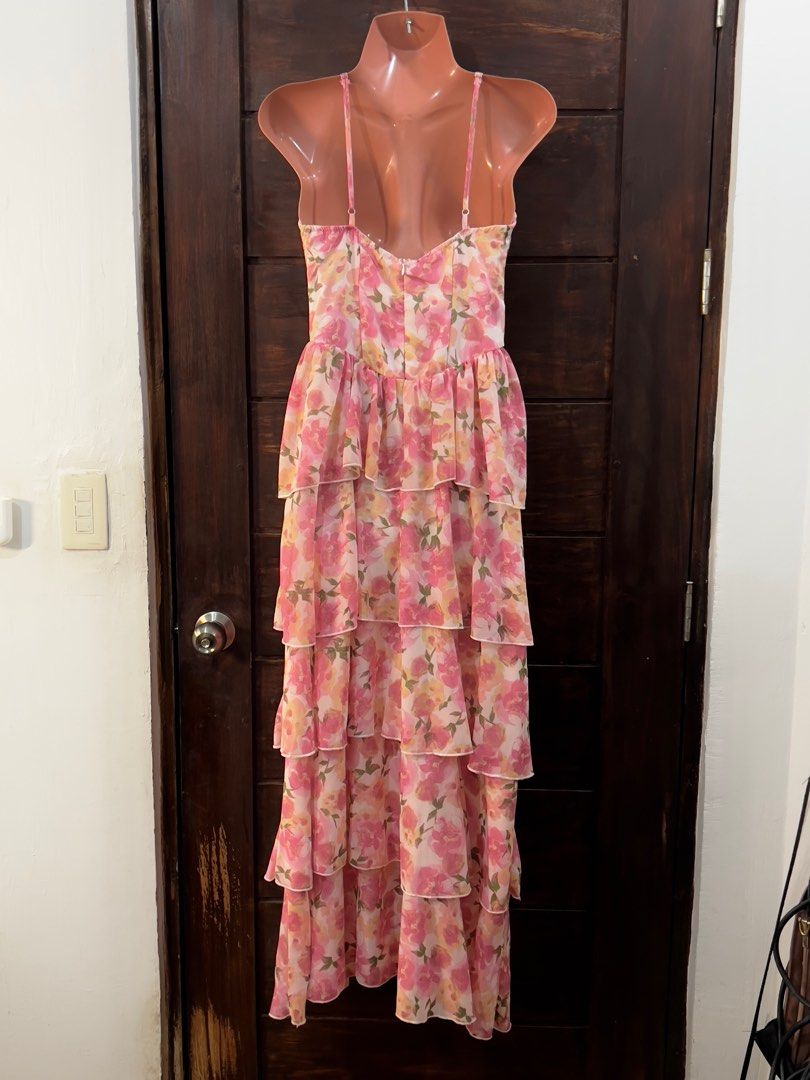 Pink Floral Ruffle Dress (Category: Dresses) located in Taguig. Submitted by ayaaan_ (Listing ID 1351118512, Image 3). Description: PINK FLORAL RUFFLE DRESS 📌10/10 BRAND NEW !!! I’m 5’1 and kahit nakaheels ako ng 2.5 inches umaabot parin siya sa feet banda. 📌Slightly negotiable bought this one for ₱1500, di ko nagamit kasi malamig sa Baguio ( student po ako ron ) .