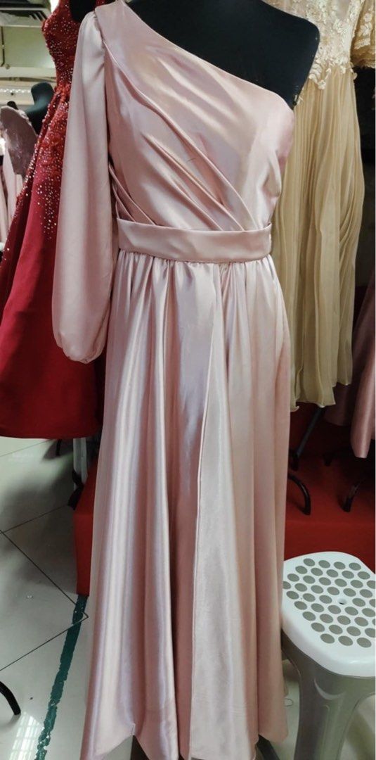 Pink gown (Category: Evening dresses & gowns) located in Las Pinas. Submitted by apdeclutter (Listing ID 1351136251, Image 2). Description: Used once for a wedding Old rose color One shoulder gown .