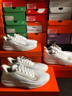 (Category: ) located in . Submitted by rr.sneakerstash (Listing ID 1351181822, Image 1). Description: .
